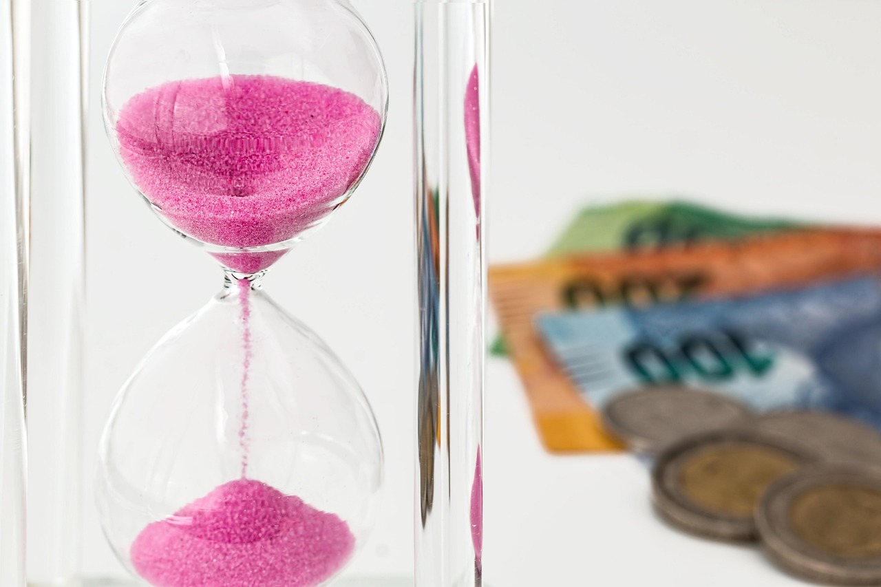 お金に強い女性になる方法はどのように実践すれば良いですか？